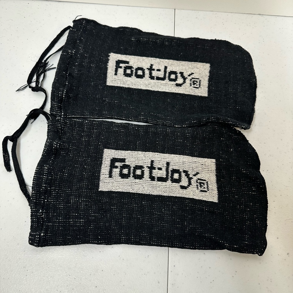 FootJoy Vintage Golf shoe covers, black & white.  Shown with size 9 men’s shoe.